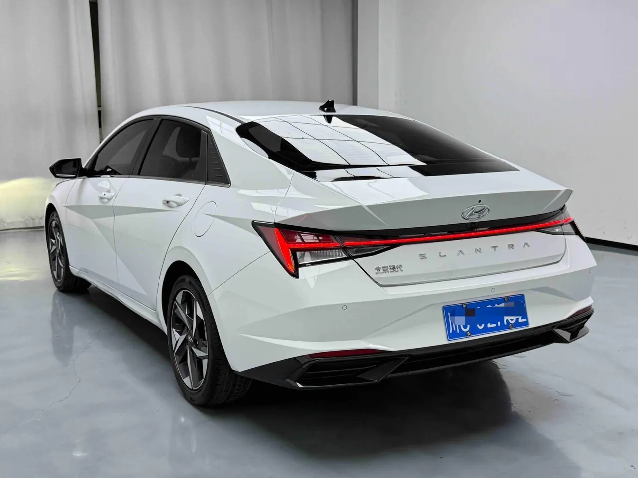 Hyundai 2022 Elantra -3-compartment 1.5 stepless LUX premium automatic gear 4