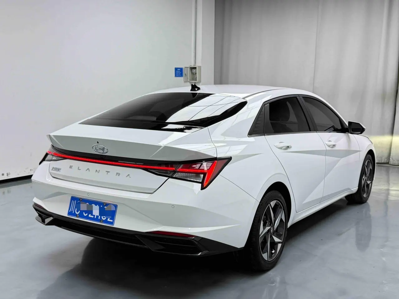 Hyundai 2022 Elantra -3-compartment 1.5 stepless LUX premium automatic gear 6