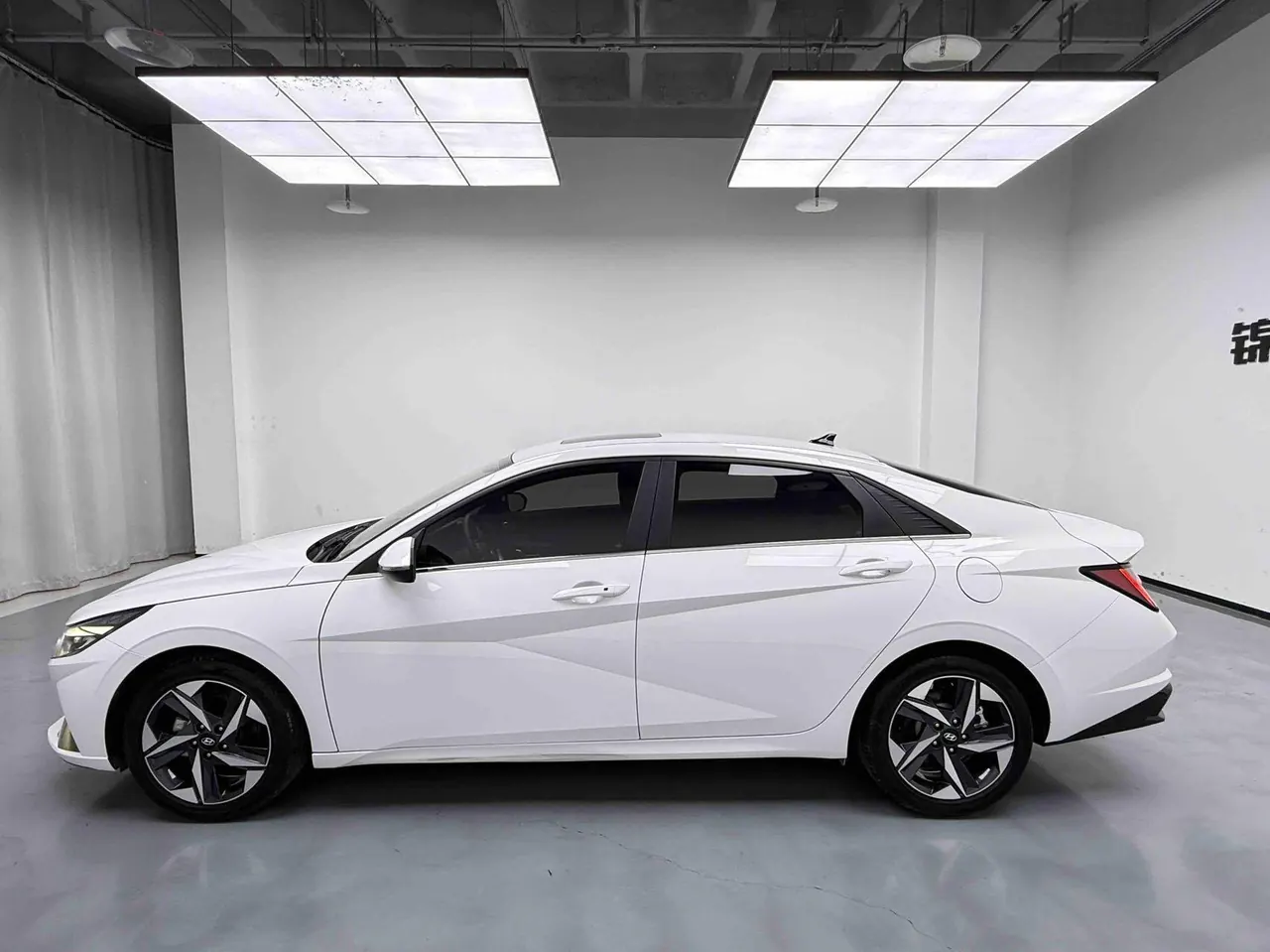 Hyundai 2022 Elantra -3-compartment 1.5 stepless LUX premium automatic gear 8
