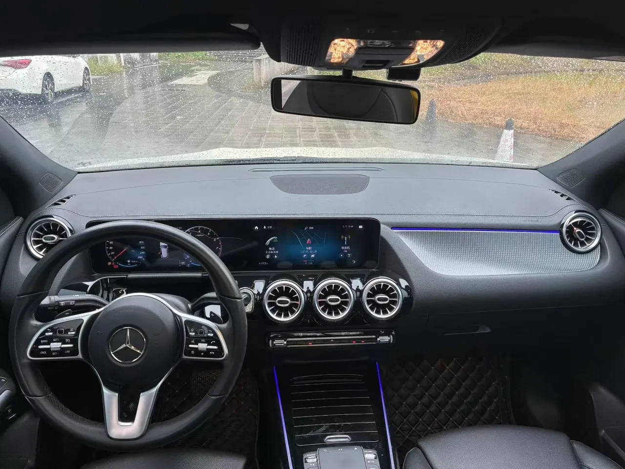 Mercedes Benz 2020 GLA 200 1.3T automatic gear 4