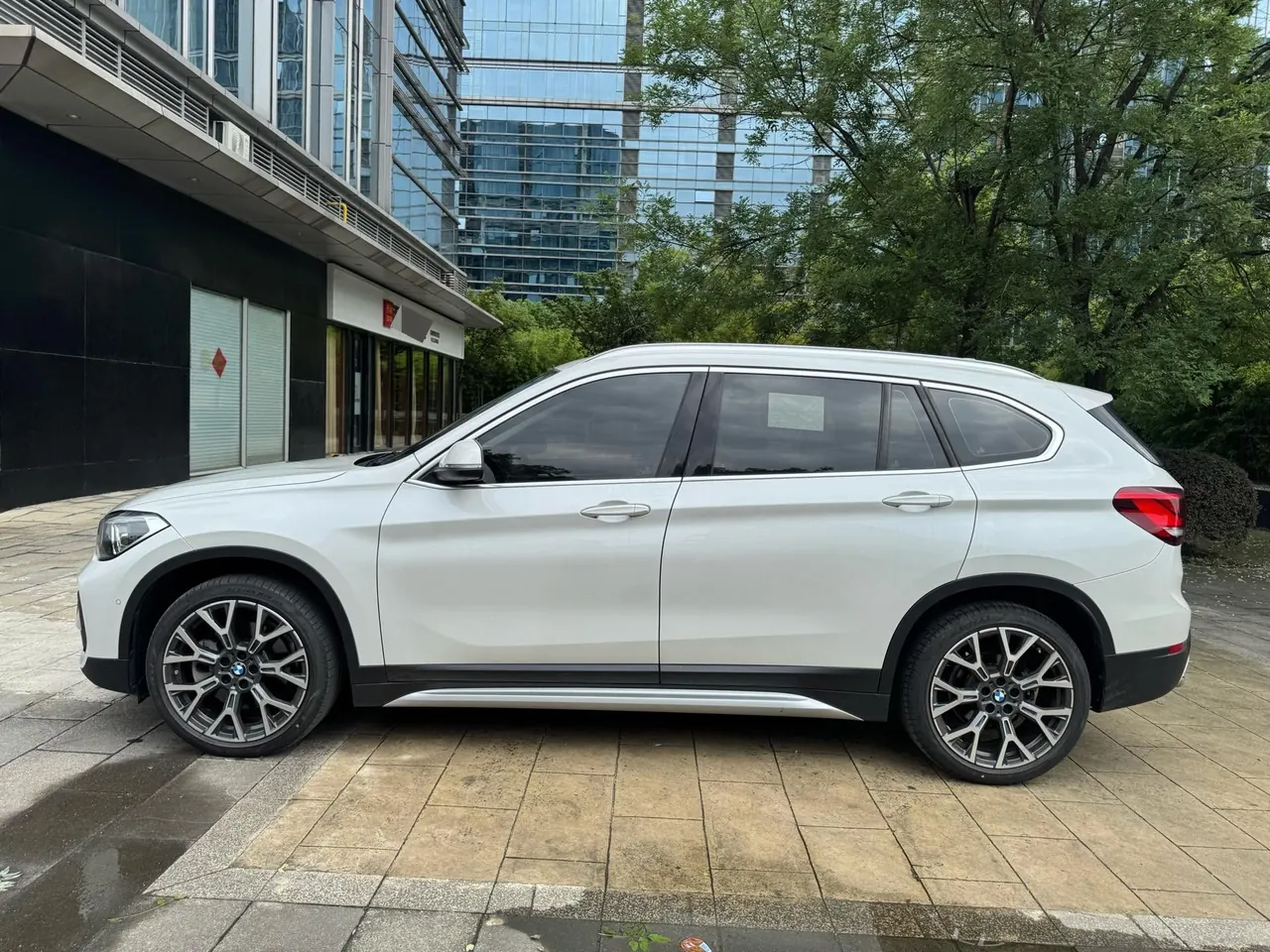 BMW 2020 X1 xDrive25Li 2.0T exclusive automatic gear 2
