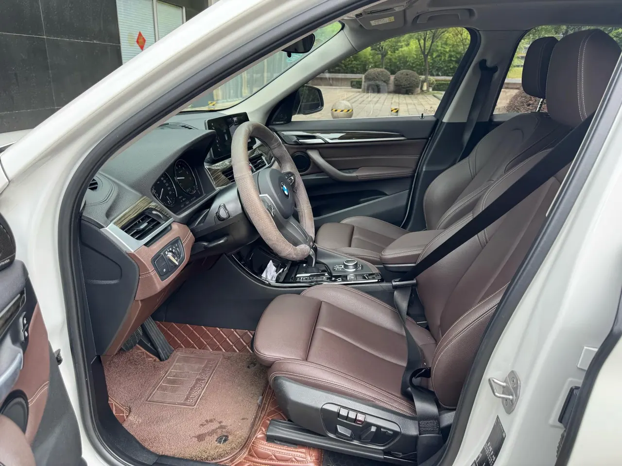 BMW 2020 X1 xDrive25Li 2.0T exclusive automatic gear 4