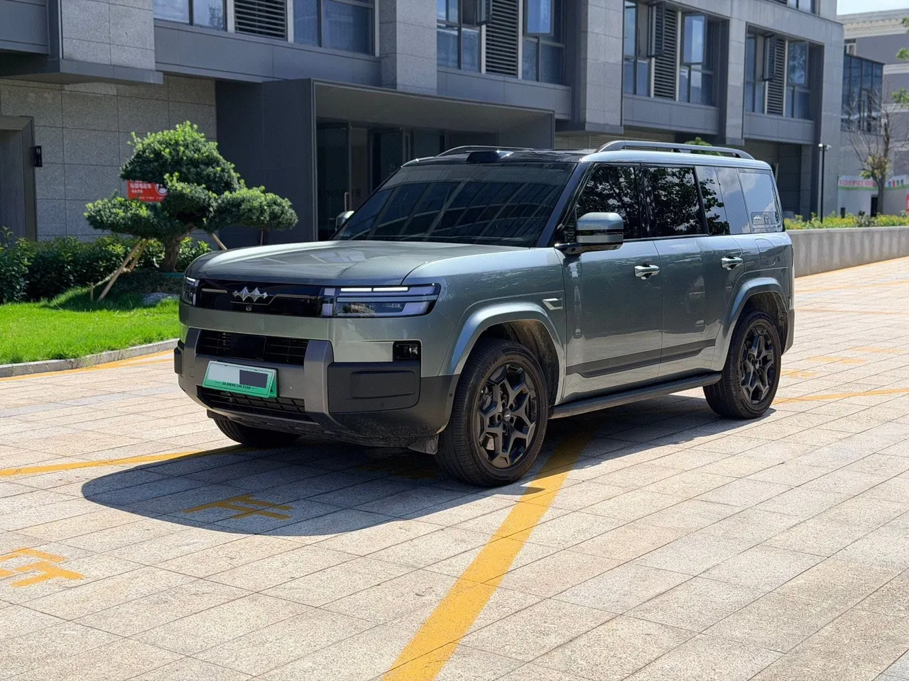 打开图片灯箱:FangChengBao 2025 titanium 7 1.5T stepless 190KM four-wheel drive Ultra version of automatic gear