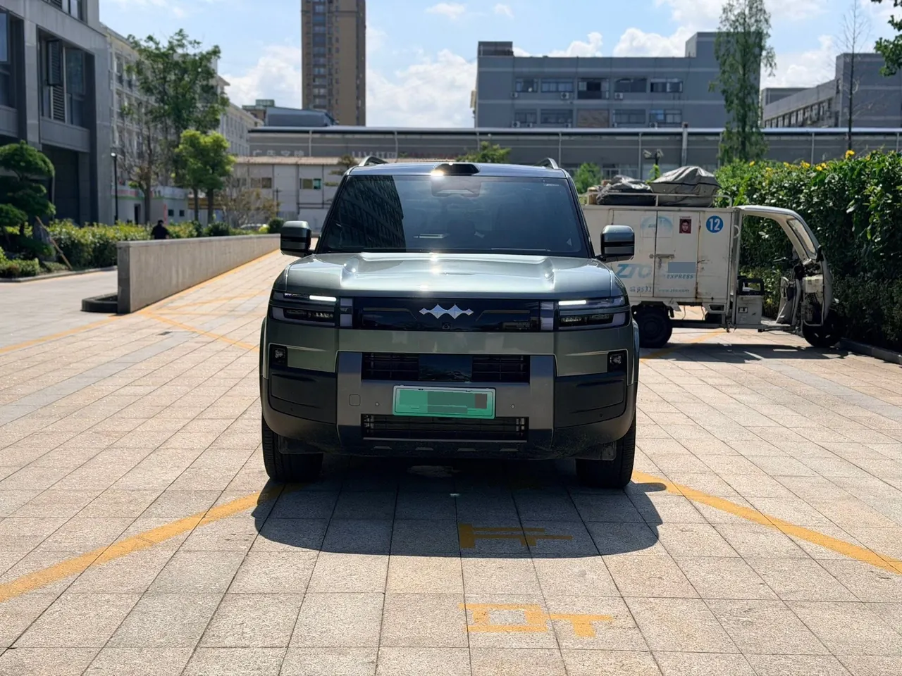 FangChengBao 2025 titanium 7 1.5T stepless 190KM four-wheel drive Ultra version of automatic gear 2