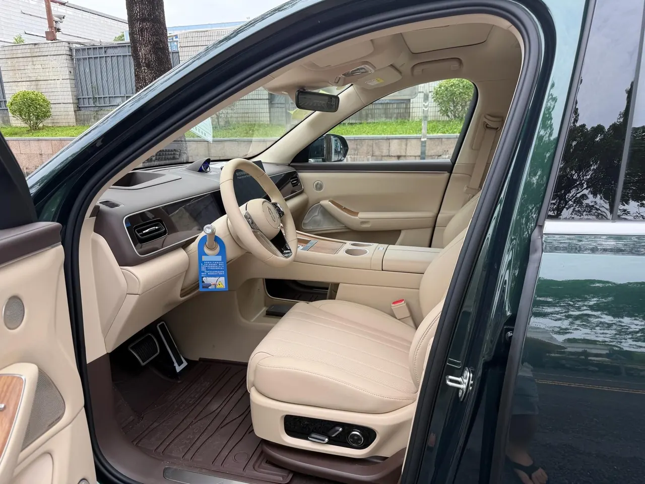 AITO 2026 AITO M7 extended range Max 4-wheel drive version 5 (896-line laser Radar) automatic gear 4