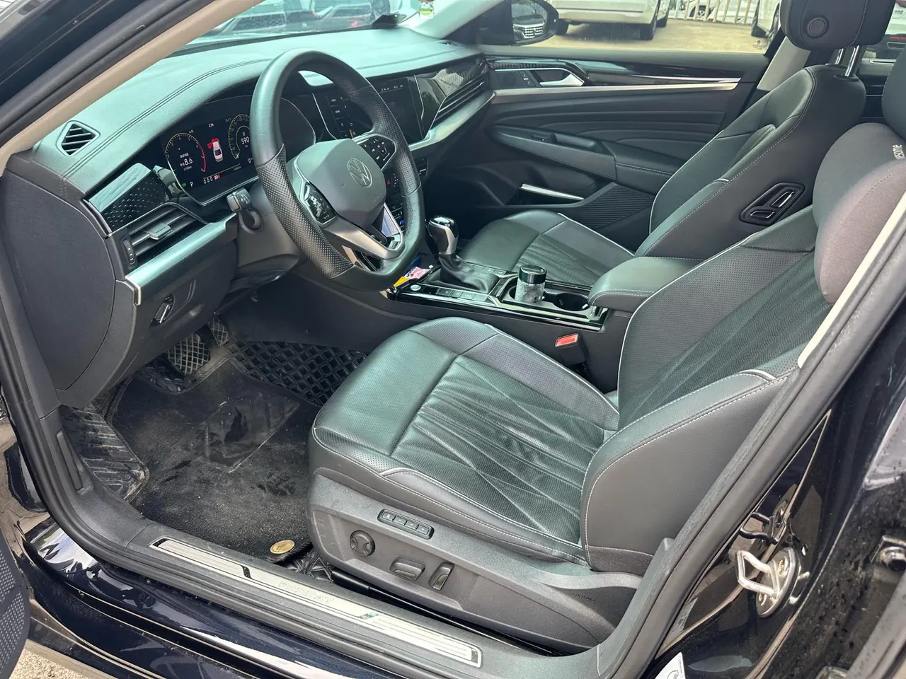Volkswagen 2022 Passat 2.0TSI 330TSI Deluxe Edition Automatic 3