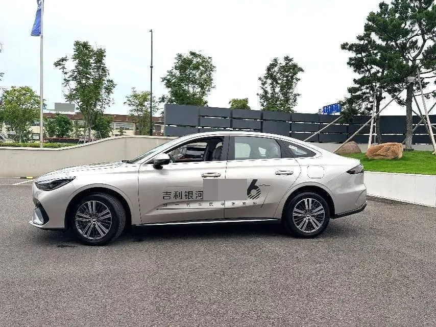 Geely Galaxy 2025 xingyao 6 EM-i 1.5 125km exploration version automatic gear 2