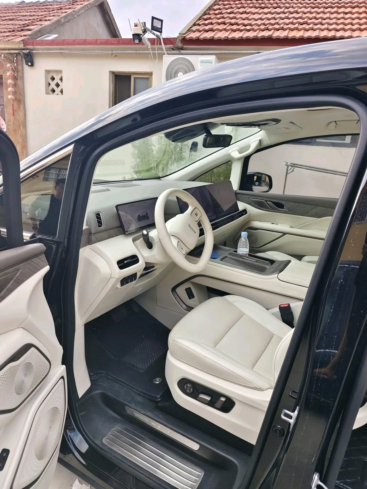 WEY 2025 VV7 Hi4 1.5T Four-Wheel-Drive Automatic Model 3