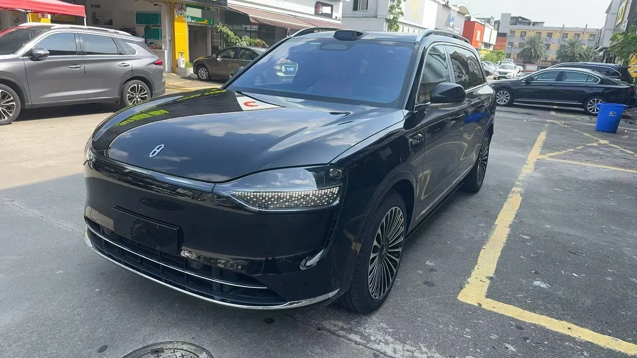 打开图片灯箱:AITO 2025 AITO M9 extended range Ultra version 52kWh6 seat version automatic gear