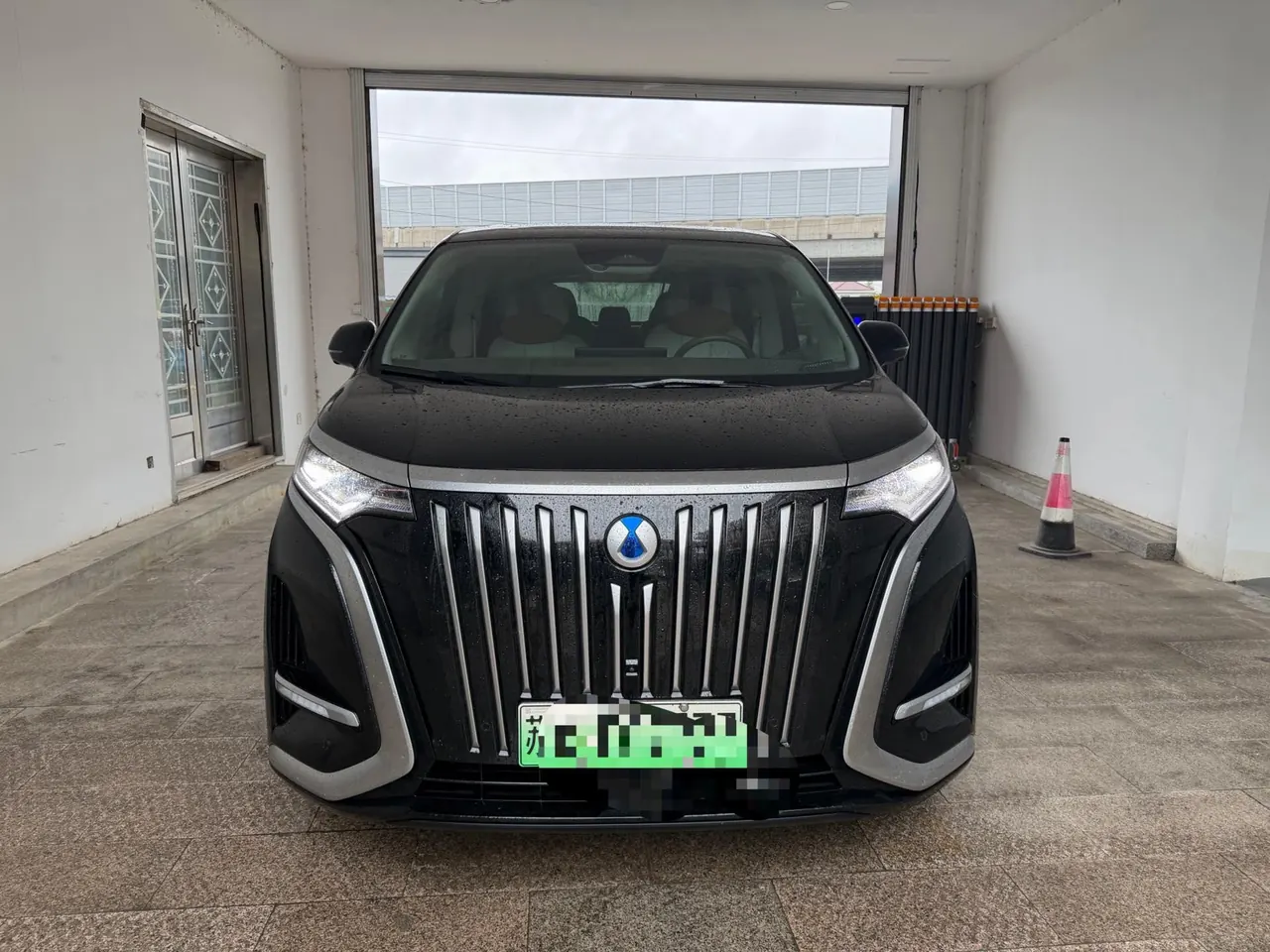 Denza 2022 Denza D9 EV 620 Premium Automatic Transmission 2