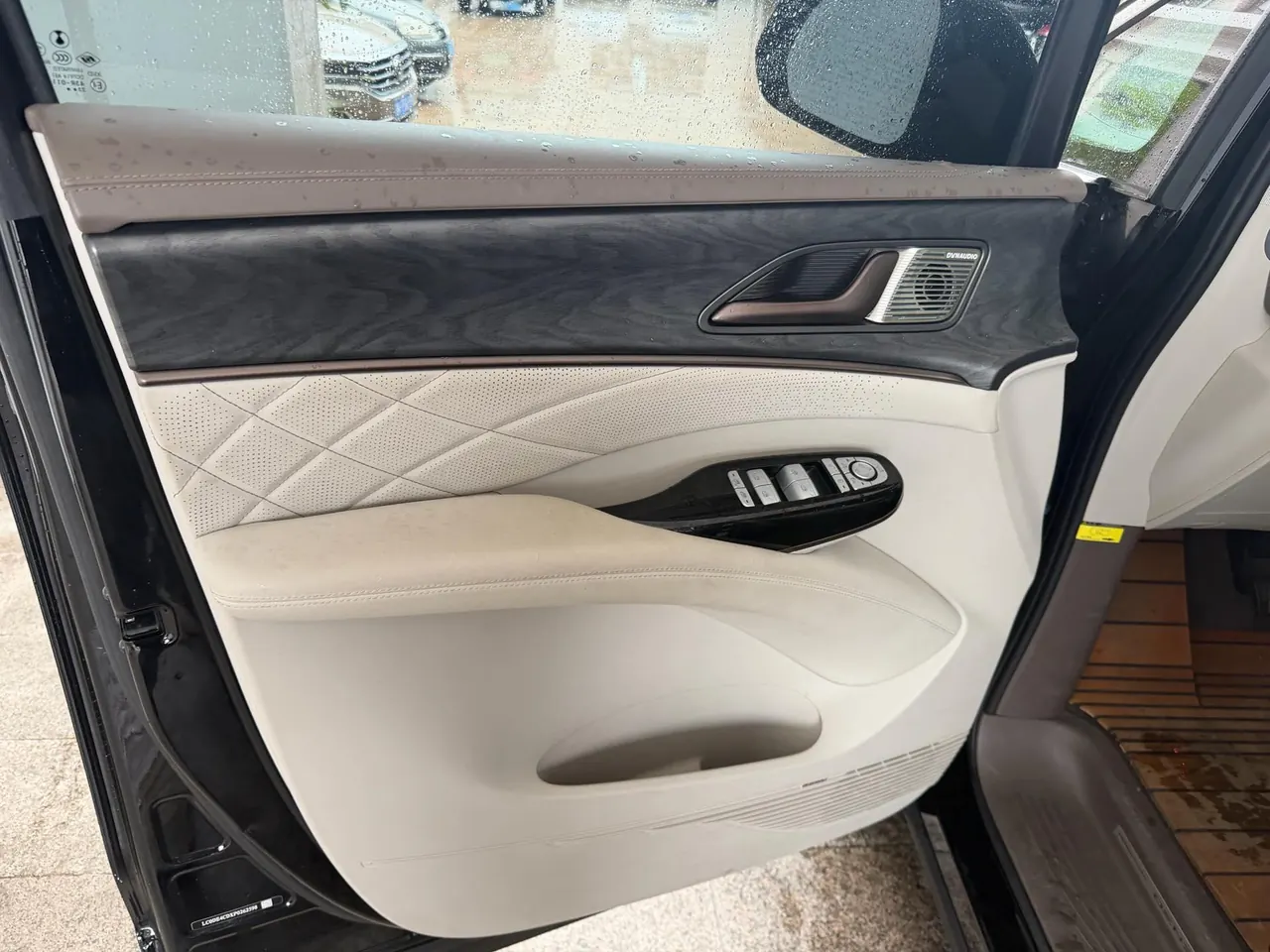 Denza 2022 Denza D9 EV 620 Premium Automatic Transmission 7