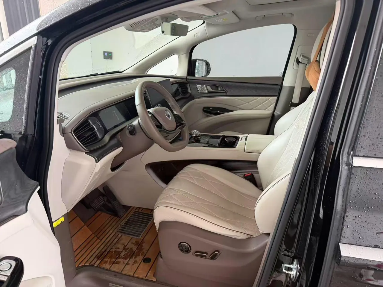 Denza 2022 Denza D9 EV 620 Premium Automatic Transmission 8