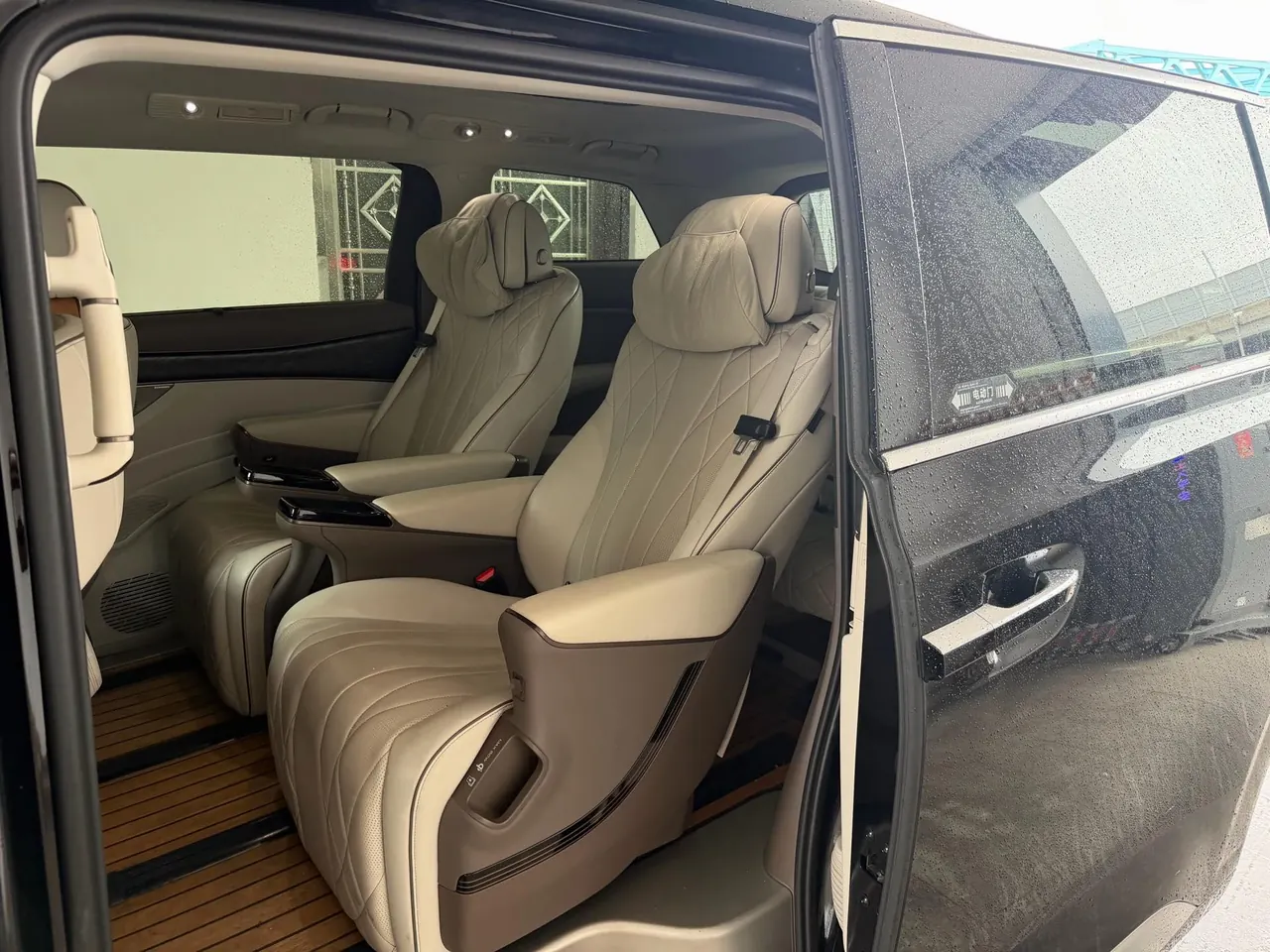 Denza 2022 Denza D9 EV 620 Premium Automatic Transmission 9