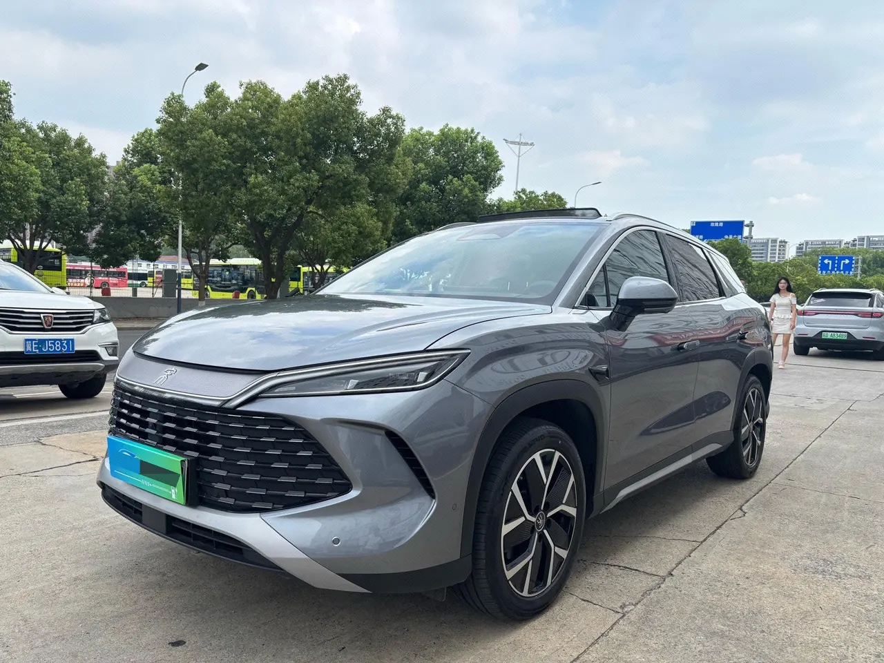 打开图片灯箱:BYD 2025 Song L DM-i 1.5 Stepless Smart Driving Edition 160km Exceed Automatic Transmission