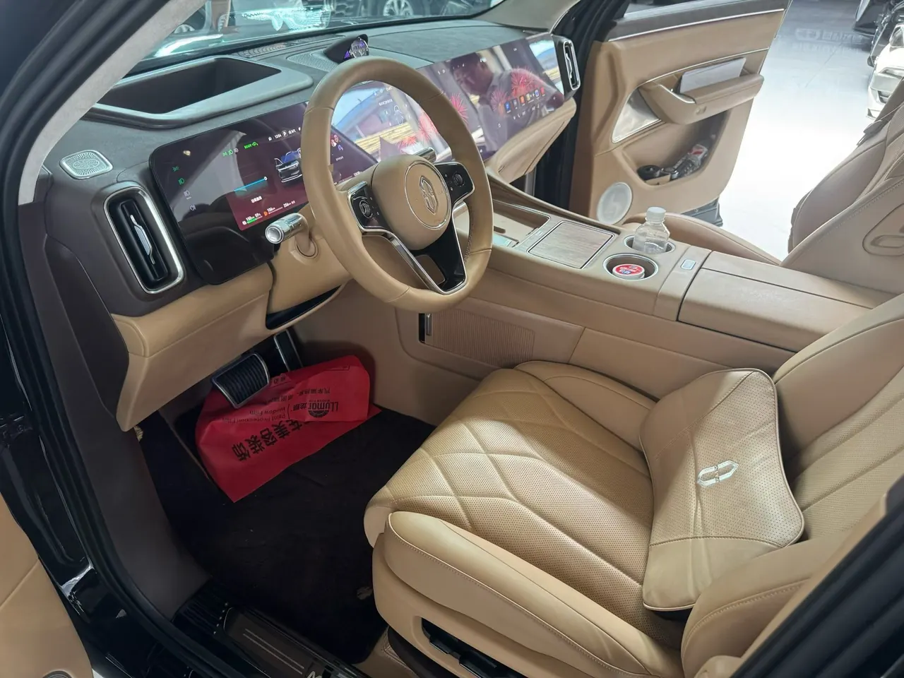 AITO 2025 AITO M8 Ultra 53.4kWh 6-seat automatic gear 2