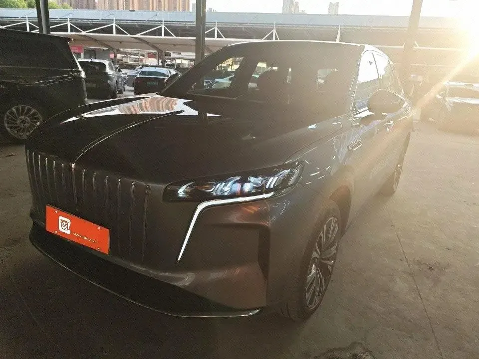 打开图片灯箱:HongQi 2026 HS6 PHEV 1.5T 220 Four-wheel Drive Smart Hybrid Automatic Gear