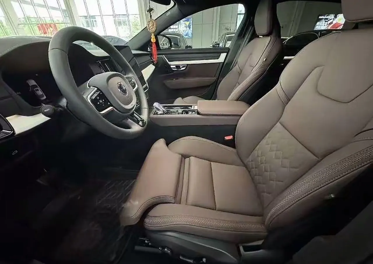 Volvo 2026 S90 48V 2.0T B5 Zhiyuan Deluxe Edition Automatic Gear 3
