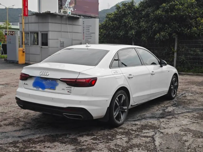 Audi 2022 A4L 2.0TFSI 40TFSI Deluxe Dynamic Automatic 2