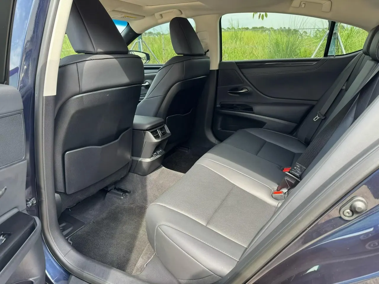 Lexus ES (Imported) 2022 ES200 2.0 Stepless Premium Edition Automatic Gear 3