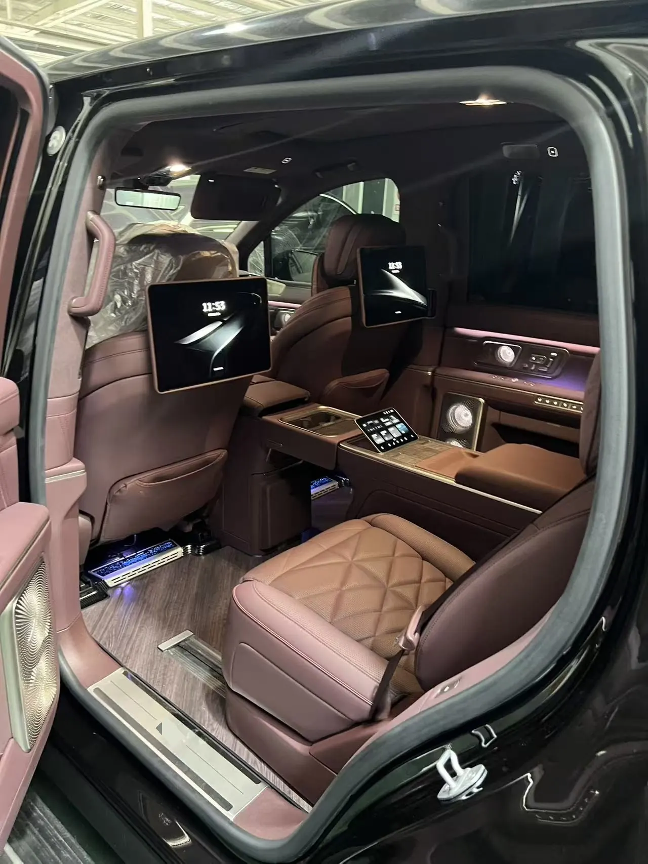 NIO 2026 ES 9 102kWh Executive Island Deluxe Automatic Gear 5