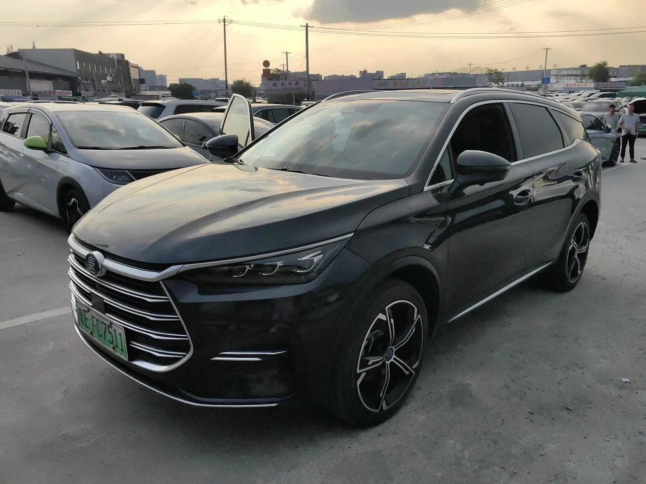 打开图片灯箱:BYD Tang New Energy 2021 Tang DM-i 1.5T Stepless 112KM Honorable Automatic Gear