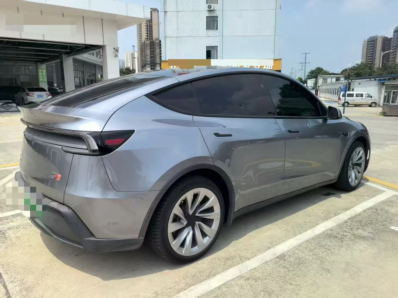 Tesla 2025 Model Y Long Range All-Wheel Drive Launch Edition Automatic Transmission 2