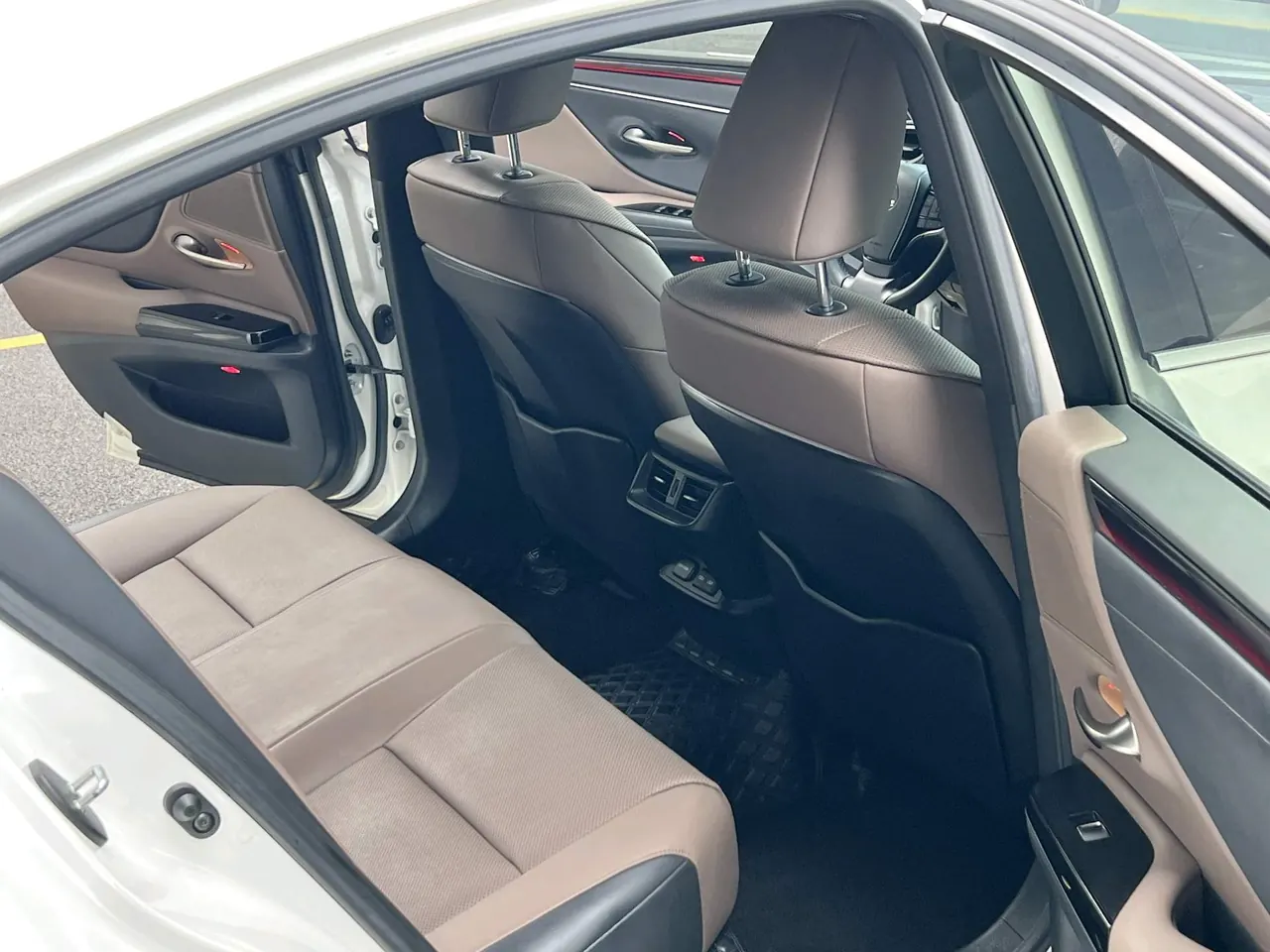 Lexus ES (Imported) 2022 ES200 2.0 Stepless Premium Edition Automatic Gear 5