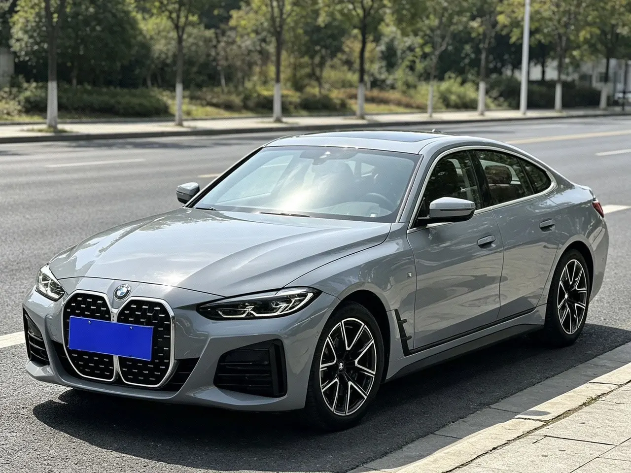 打开图片灯箱:BMW 4 Series (Imported) 2022 425i Four-Door Coupe 2.0T M Sports Suit Automatic Gear