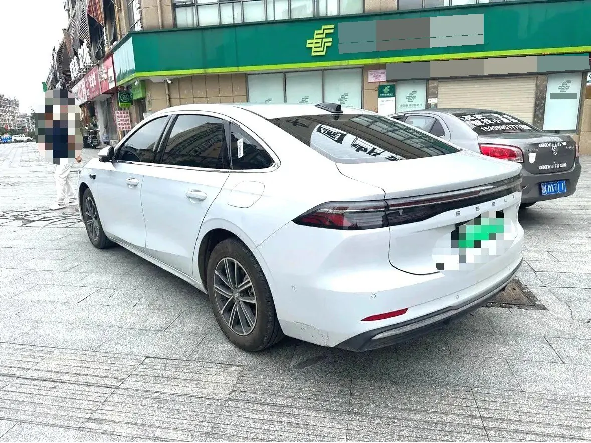Geely Galaxy 2025 A7 EM-i 1.5 70km sailing version of automatic gear 3