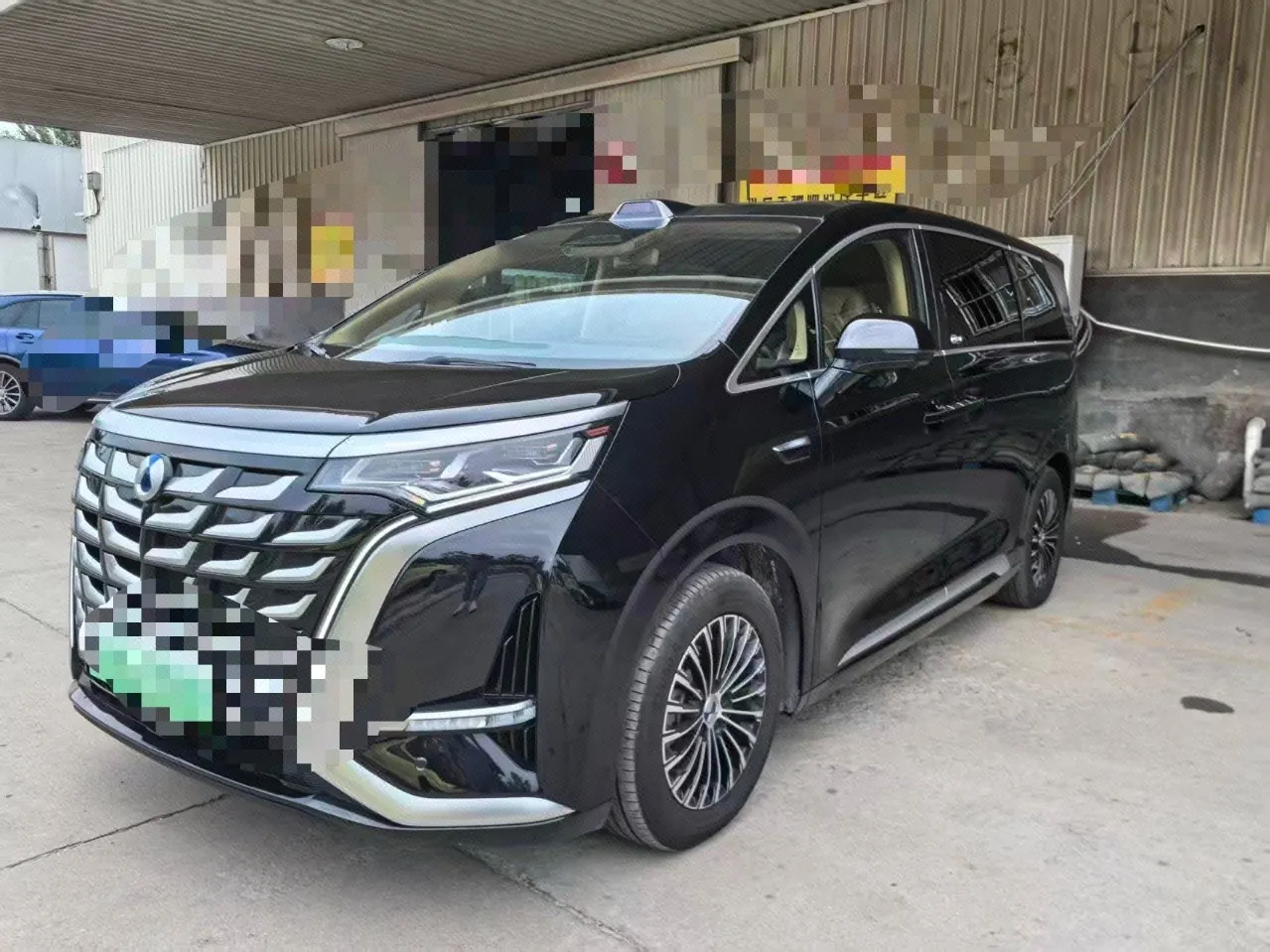 打开图片灯箱:Denza 2025 Denza D9 DM-i 1.5T stepless intelligent driving version 1020 four-wheel drive flagship automatic gear