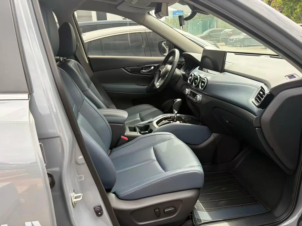 Nissan 2025 Qijun Honor 2.0 Stepless Two-Drive Leading Edition Automatic Transmission 4
