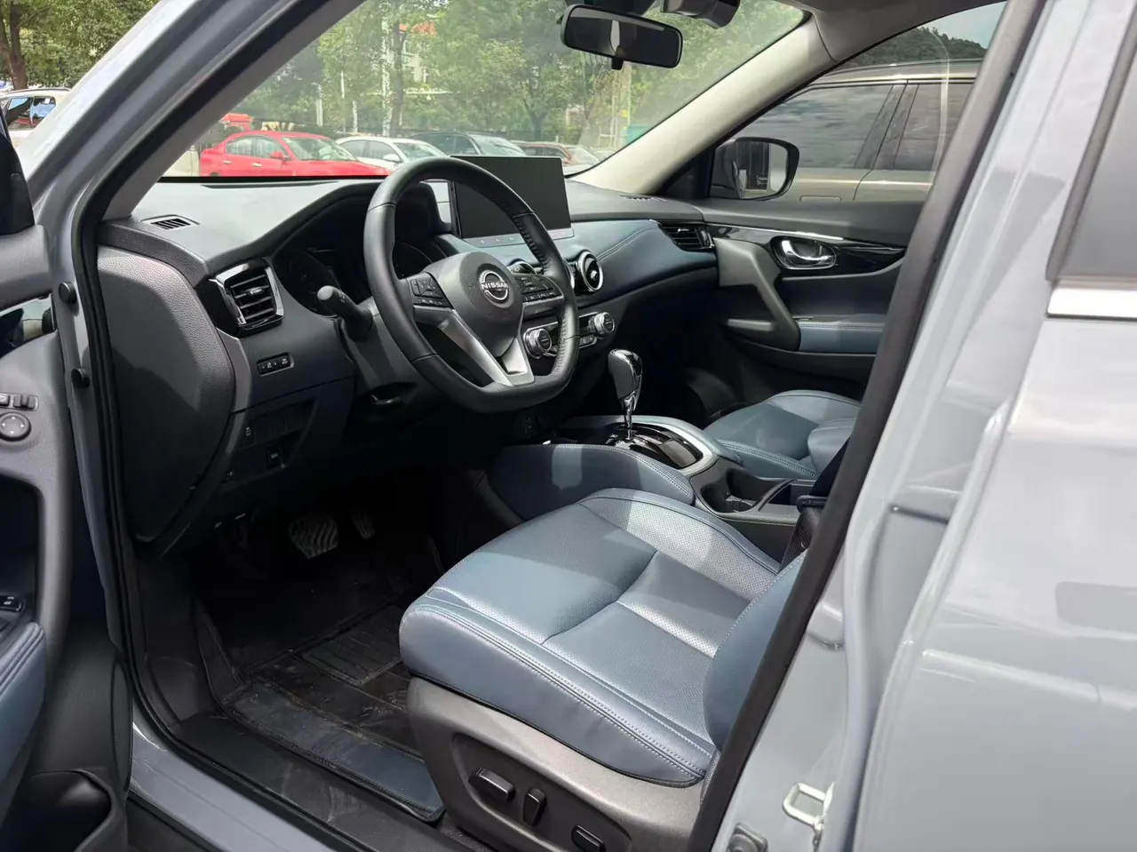 Nissan 2025 Qijun Honor 2.0 Stepless Two-Drive Leading Edition Automatic Transmission 8