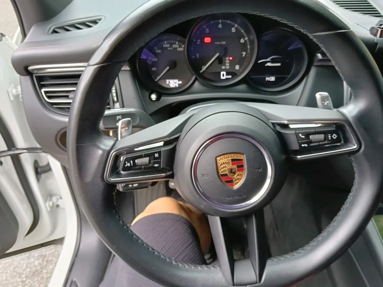 Porsche Macan (Imported) 2023 Macan 2.0T Automatic Gear 5