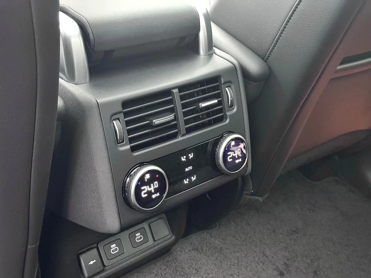 Land Rover found (imported) 2025 found 5 48V 3.0T 360PS S automatic gear 7