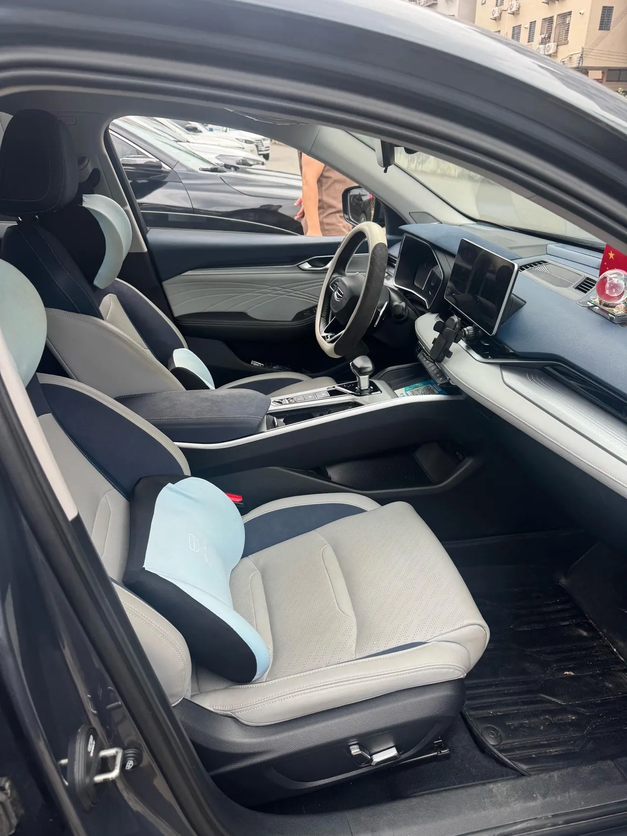 Geely 2023 Xingrui 2.0TD Honorable Automatic Transmission 3