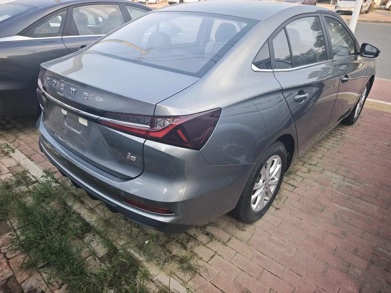Roewe 2026 i5 1.5 Stepless Deluxe Edition Automatic Gear 5