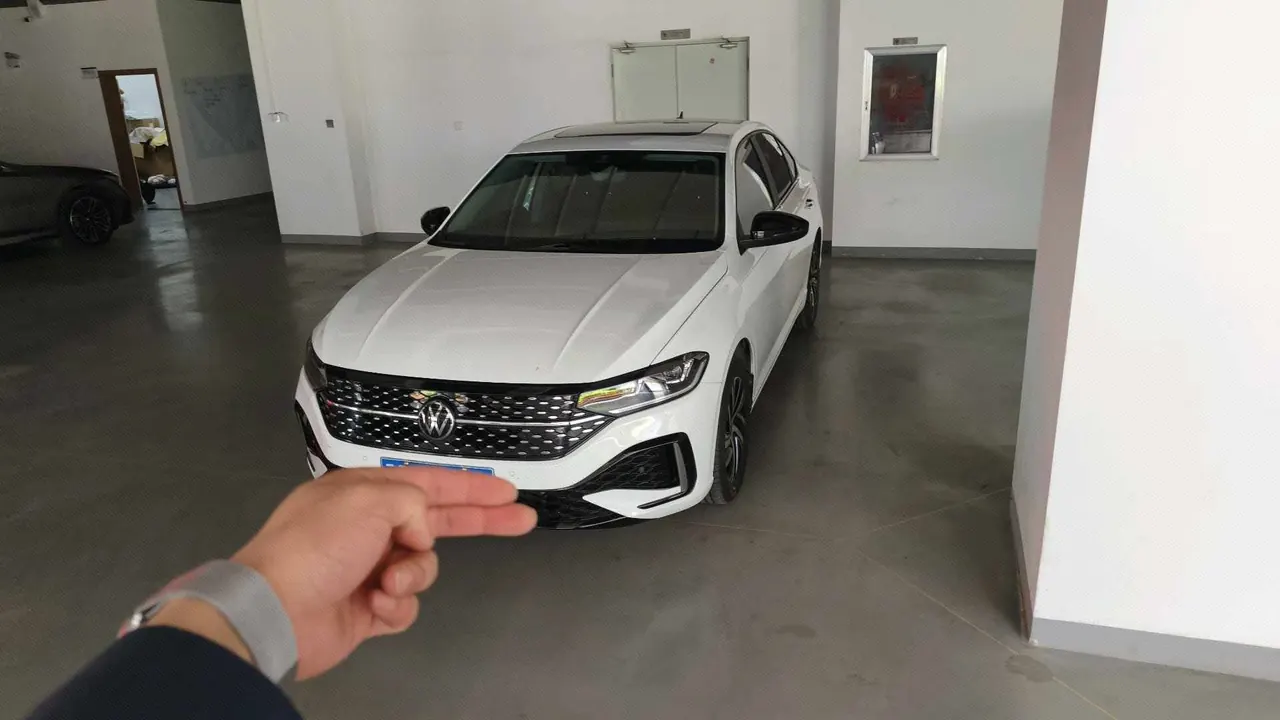 打开图片灯箱:Volkswagen 2024 Lavida 1.5TSI 300TSI Star Leading Edition Automatic Gear