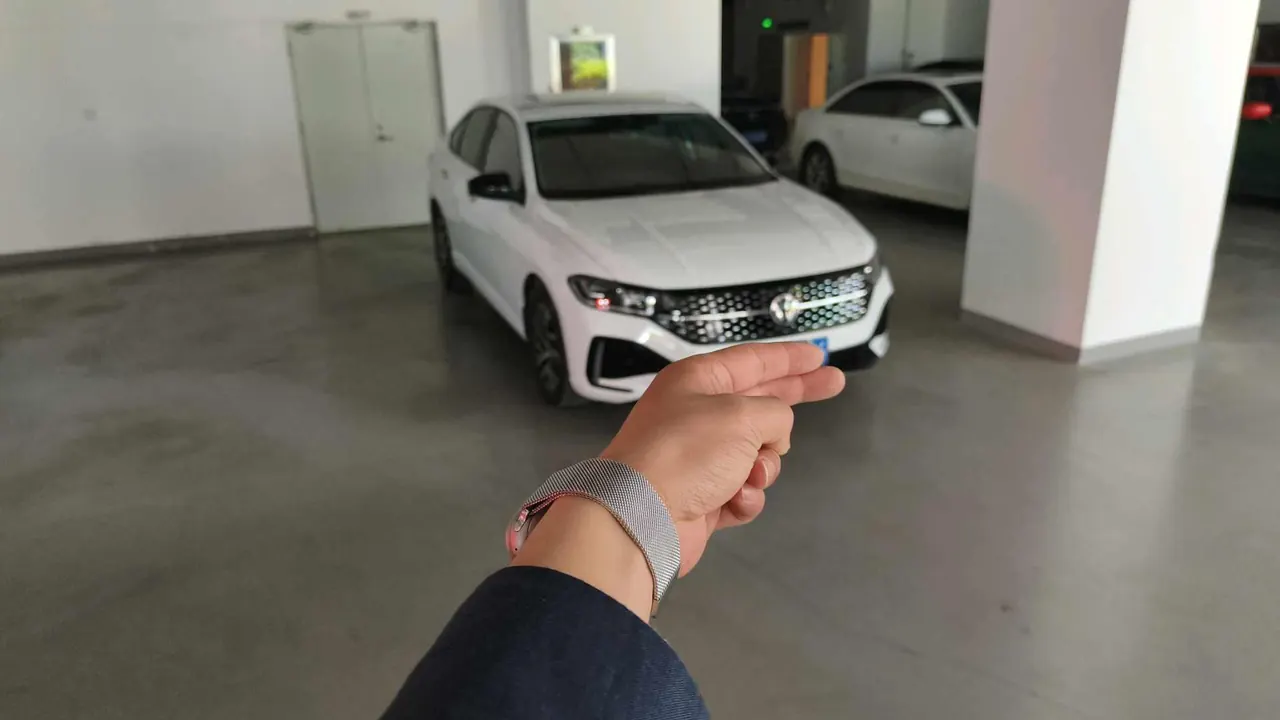 Volkswagen 2024 Lavida 1.5TSI 300TSI Star Leading Edition Automatic Gear 2