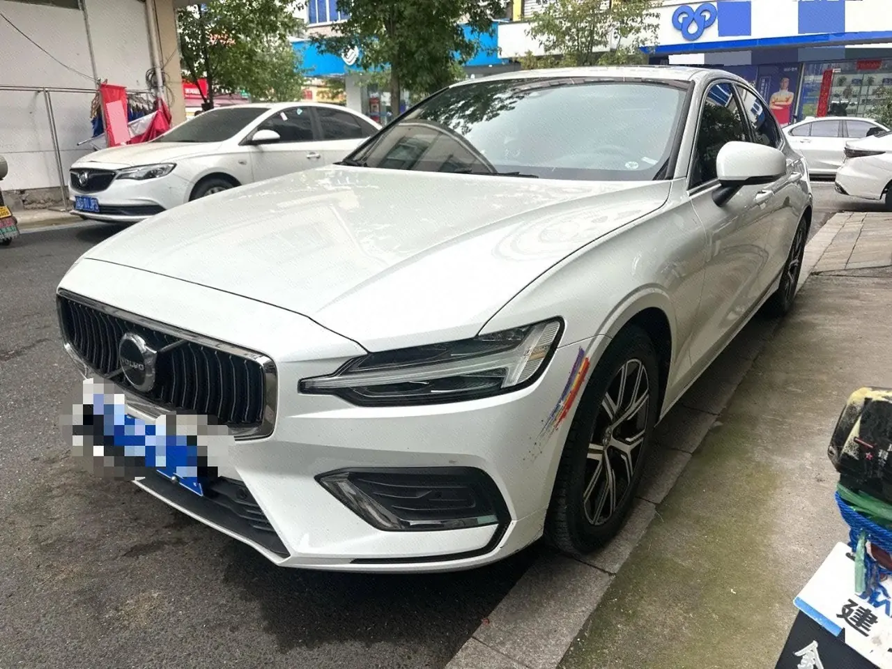 Open image lightbox: Volvo 2024 S60 48V 2.0T B4 Zhiyi Deluxe Edition Automatic Gear