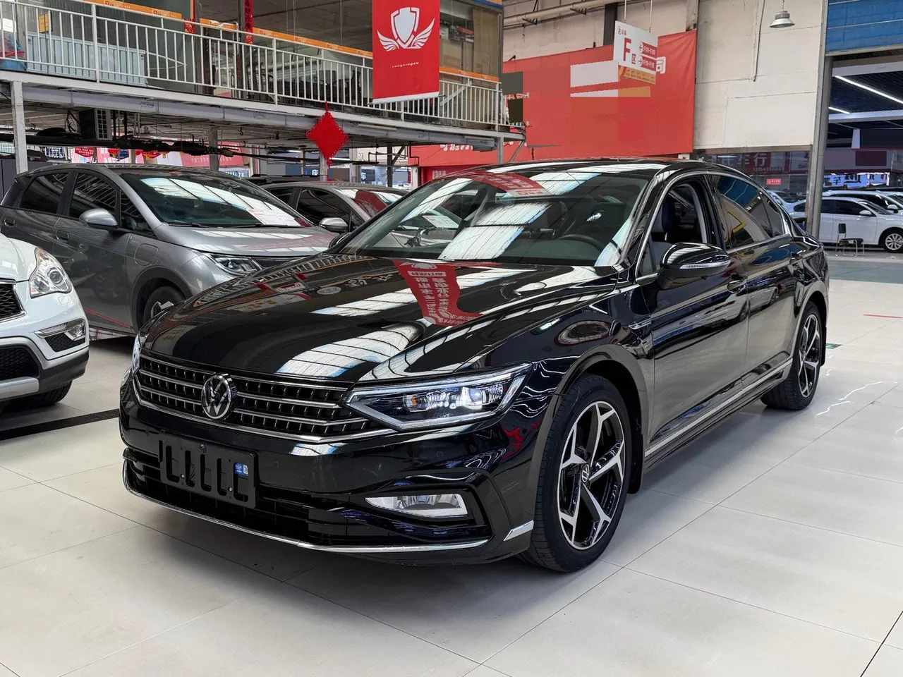 打开图片灯箱:Volkswagen 2024 Magotan 2.0TSI 330TSI 2 million luxury automatic gear