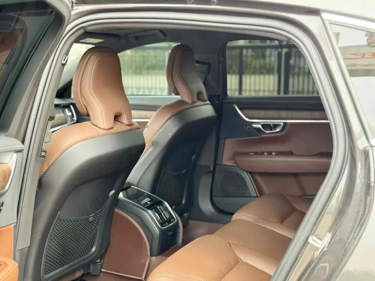 Volvo 2023 S90 48V 2.0T B5 Zhiyi Deluxe Edition Automatic Gear 4