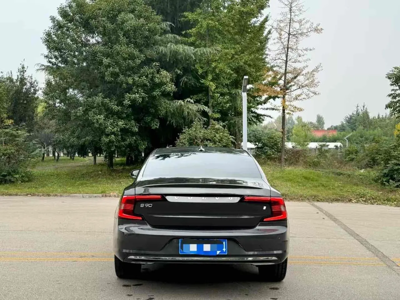 Volvo 2023 S90 48V 2.0T B5 Zhiyi Deluxe Edition Automatic Gear 5