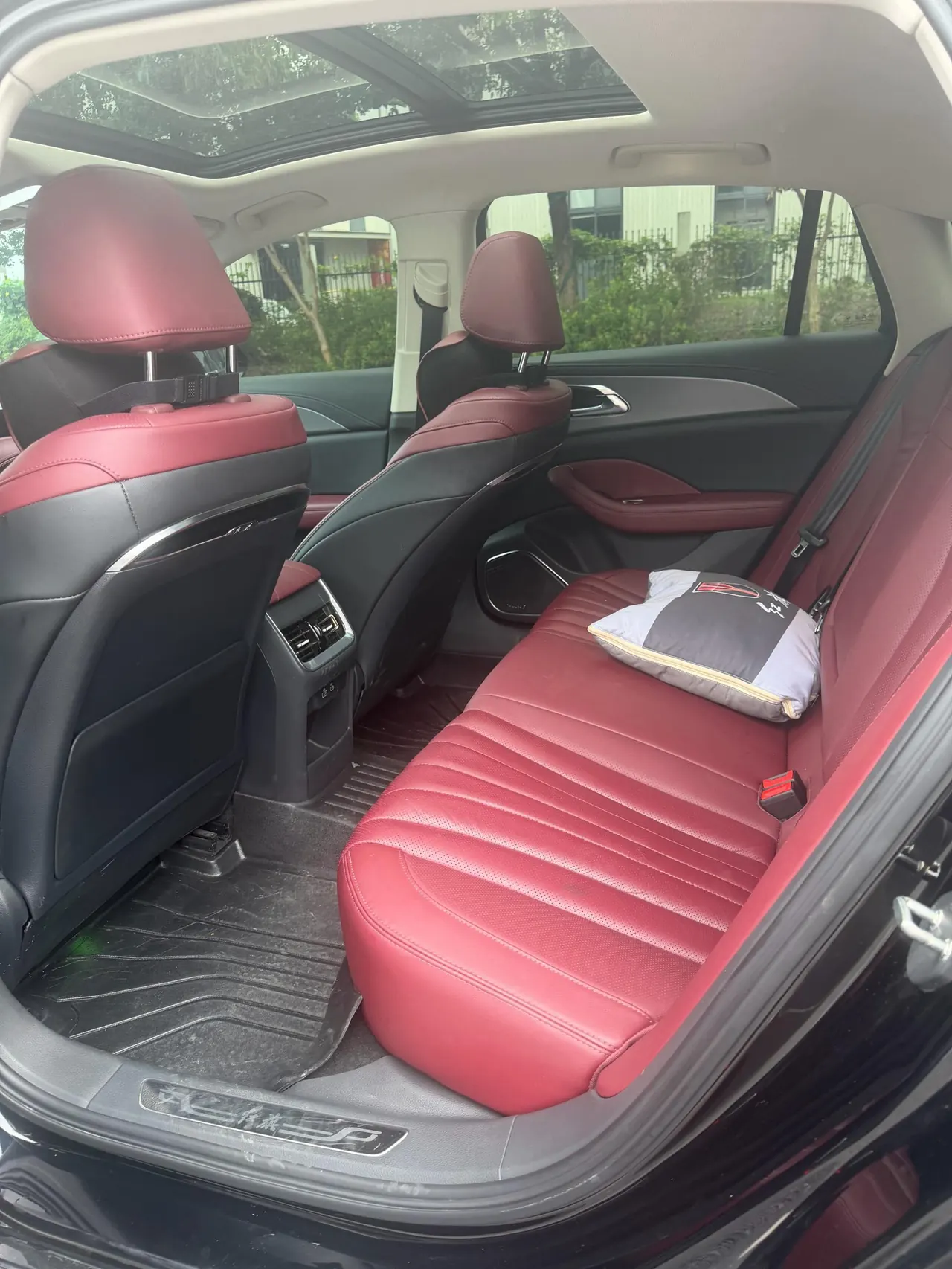 HongQi 2023 H5 2.0T Zhilian Qi Chang Edition Automatic Gear 5