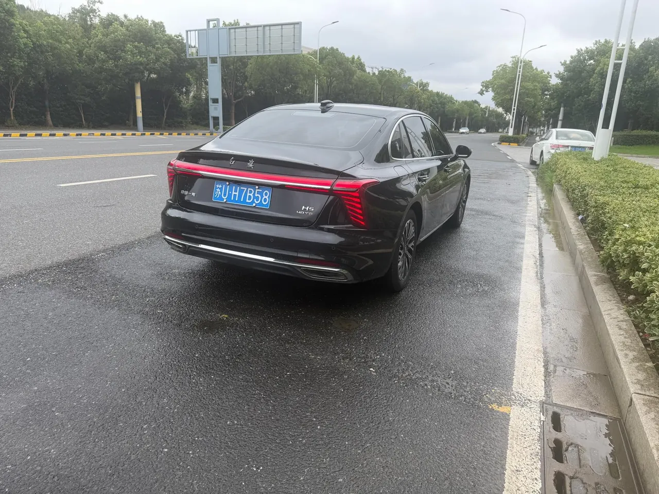 HongQi 2023 H5 2.0T Zhilian Qi Chang Edition Automatic Gear 8