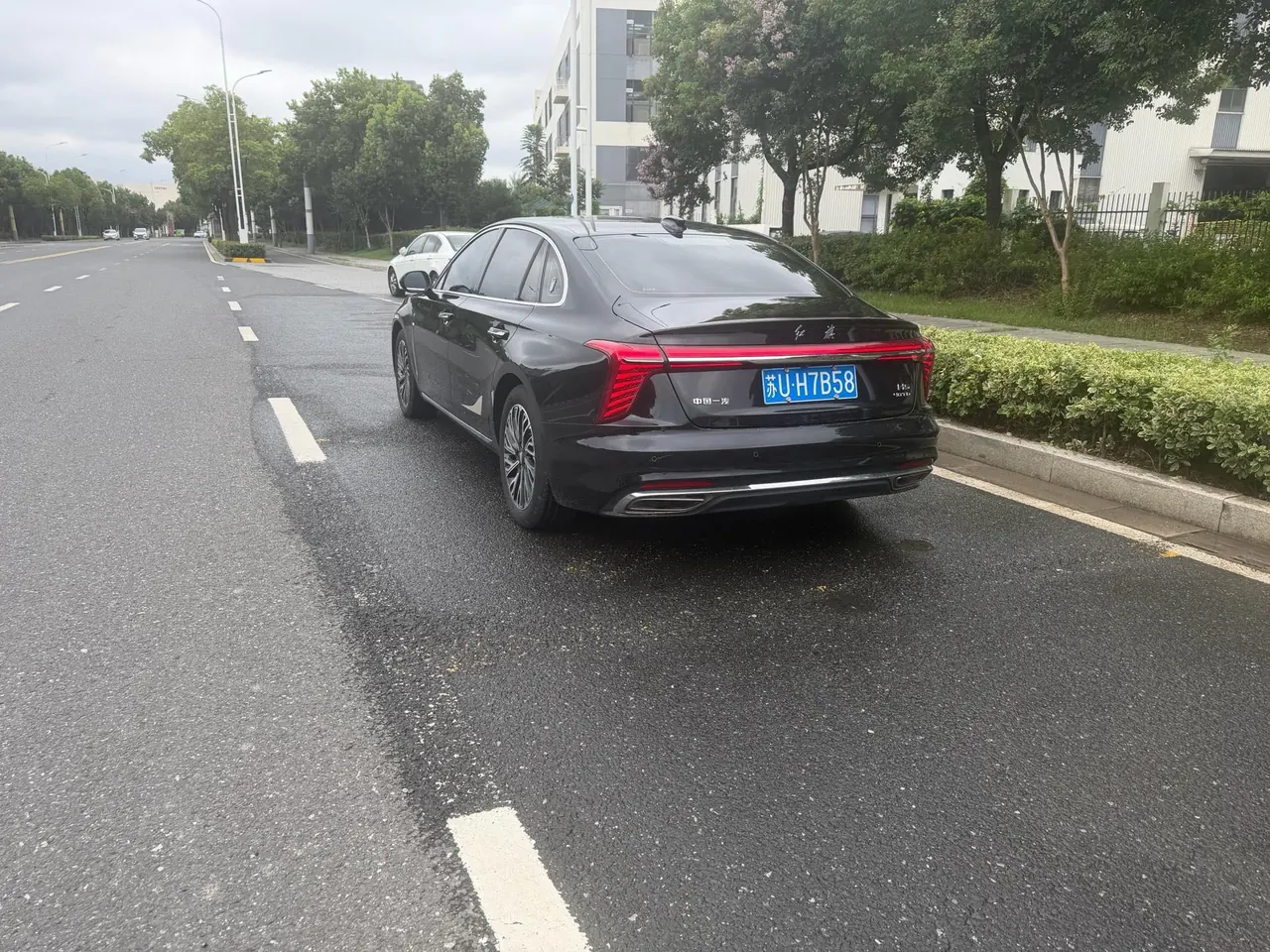 HongQi 2023 H5 2.0T Zhilian Qi Chang Edition Automatic Gear 9