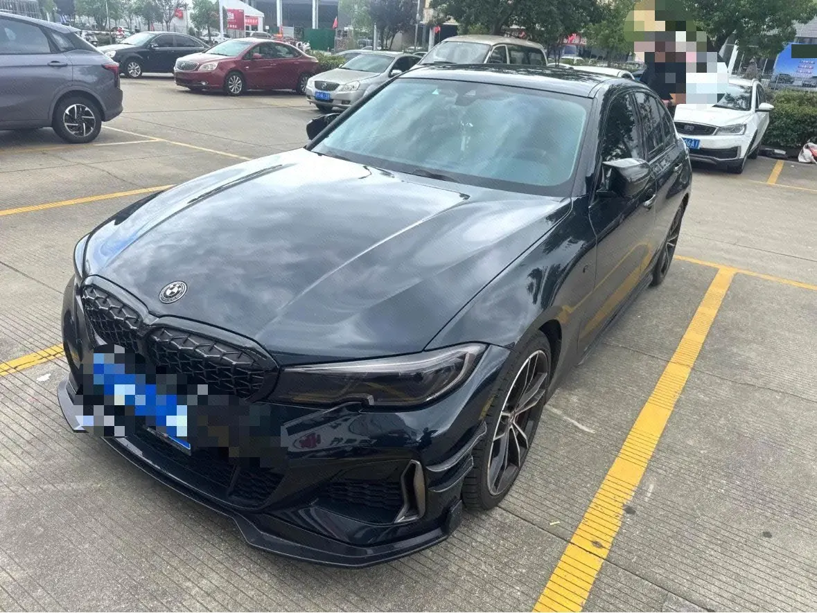 打开图片灯箱:BMW 3 Series 2021 325i 2.0T M Sports Obsidian Night Suit Automatic Gear