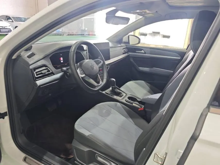 Volkswagen 2023 LaVida 1.5 5 Million Edition Automatic 4