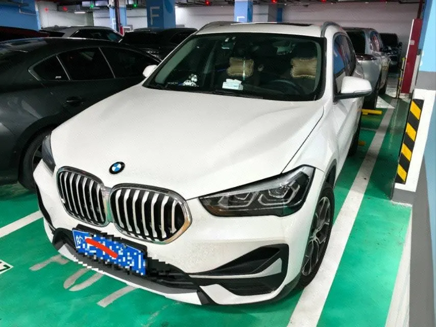 Open image lightbox: BMW 2020 X1 sDrive20Li 1.5T exclusive automatic gear