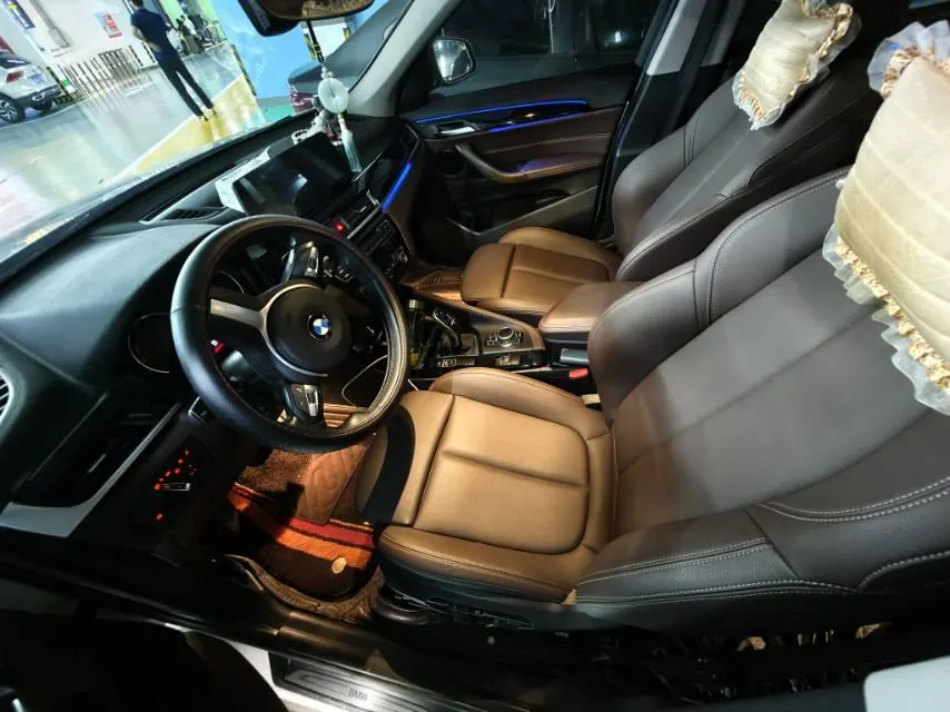 BMW 2020 X1 sDrive20Li 1.5T exclusive automatic gear 4
