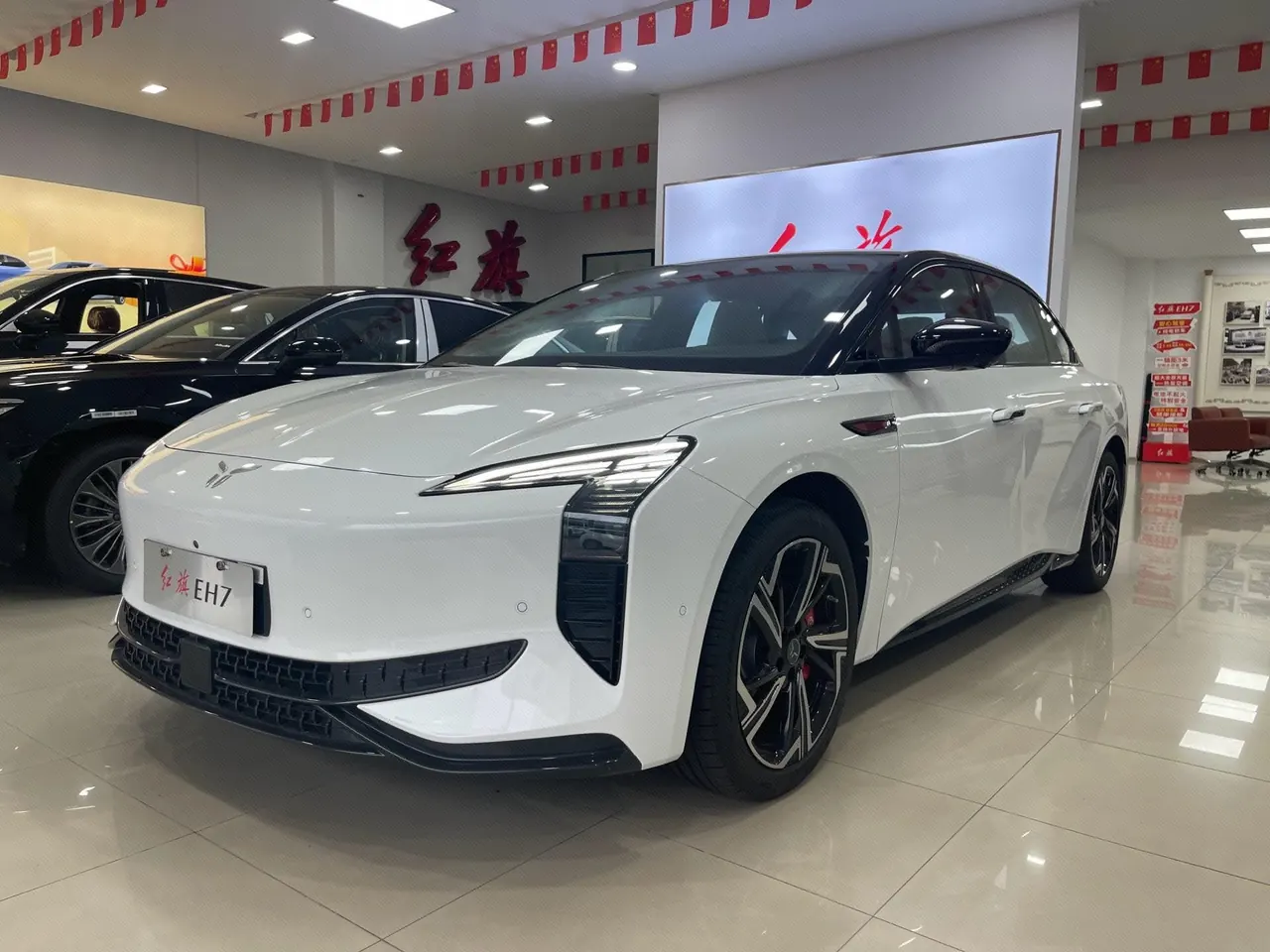 HongQi 2024 EH 7 640 Pro 4-wheel drive automatic gear - View 1